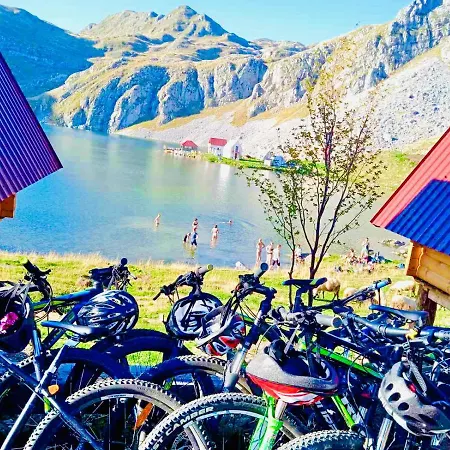 Bed and breakfast Kapetanovo Jezero Bungalov *