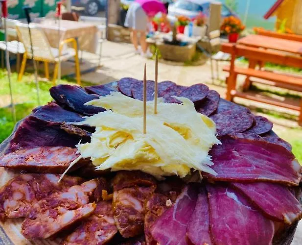 Bed and breakfast Kapetanovo Jezero Bungalov