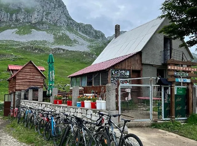 Kapetanovo Jezero Bungalov Bed and breakfast Podgorica