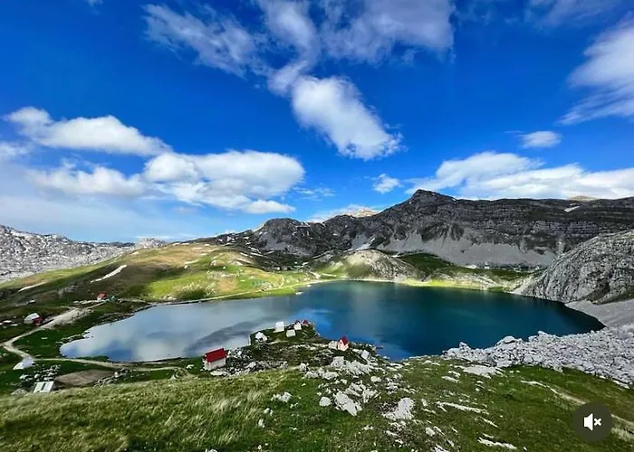 Kapetanovo Jezero Bungalov Bed and breakfast *