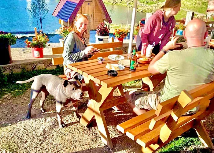 Bed and breakfast Kapetanovo Jezero Bungalov