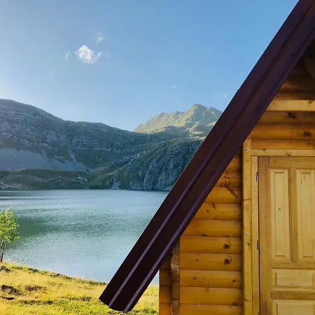 Kapetanovo Jezero Bungalov Bed & Breakfast *