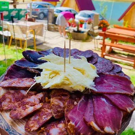 Bed & Breakfast Kapetanovo Jezero Bungalov