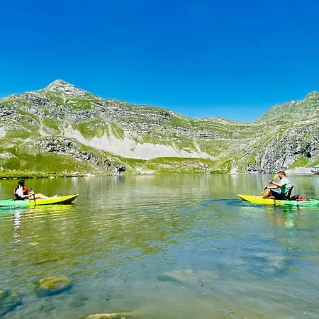 Kapetanovo Jezero Bungalov *