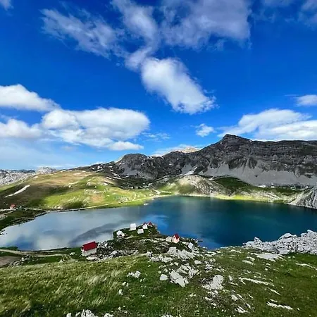 Kapetanovo Jezero Bungalov Bed & Breakfast *