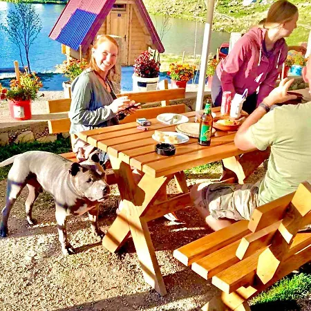 Bed & Breakfast Kapetanovo Jezero Bungalov