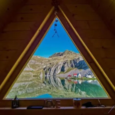 Kapetanovo Jezero Bungalov Bed & Breakfast *